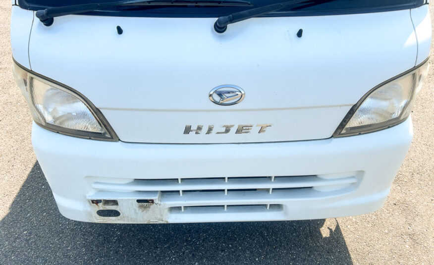 2005 Daihatsu Hijet Front Side