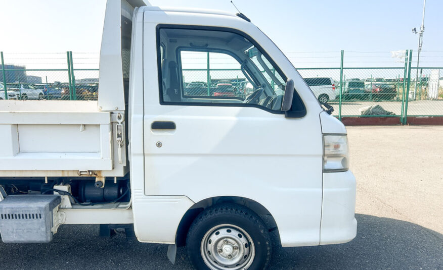 2005 Daihatsu Hijet Right Side