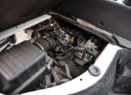 2002 Suzuki Carry rouge vue du moteur