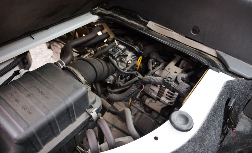 2002 Suzuki Carry rouge vue du moteur