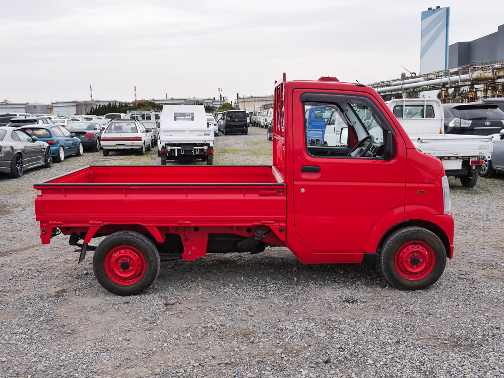 2002 Suzuki Carry rouge vue de côté