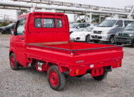 2002 Suzuki Carry rouge vue de côté