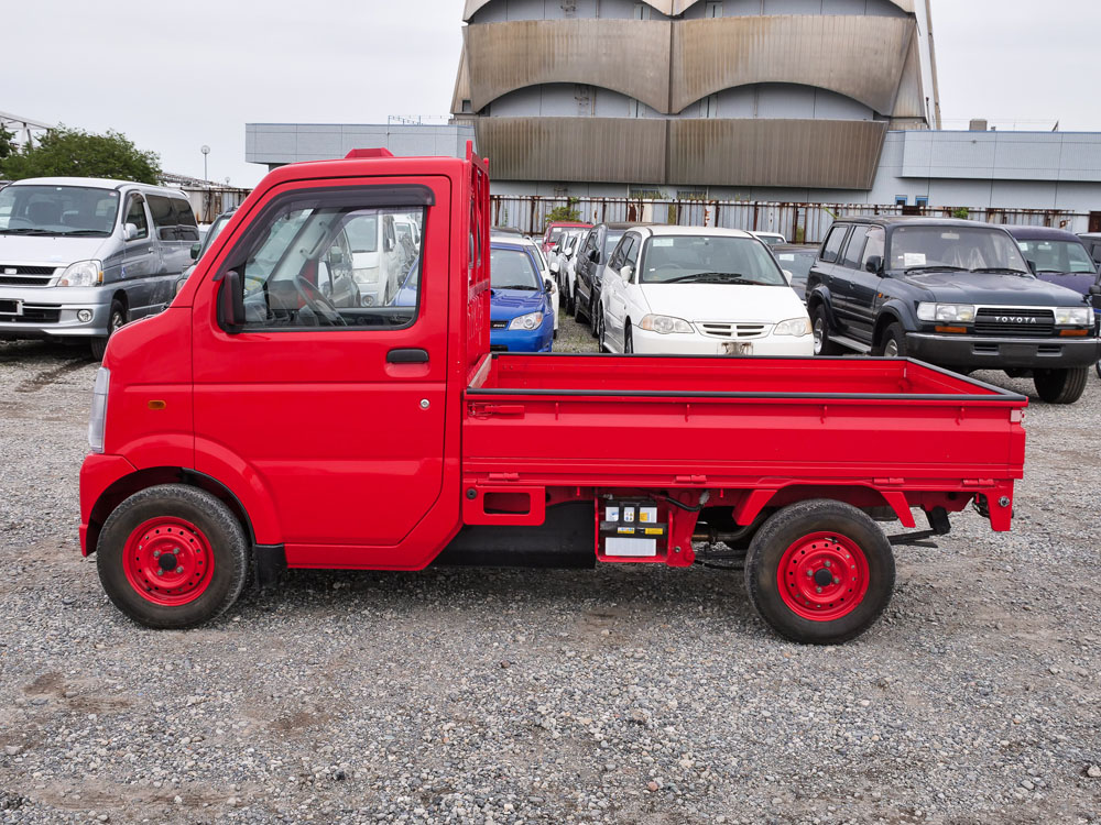 2002 Suzuki Carry rouge vue de côté