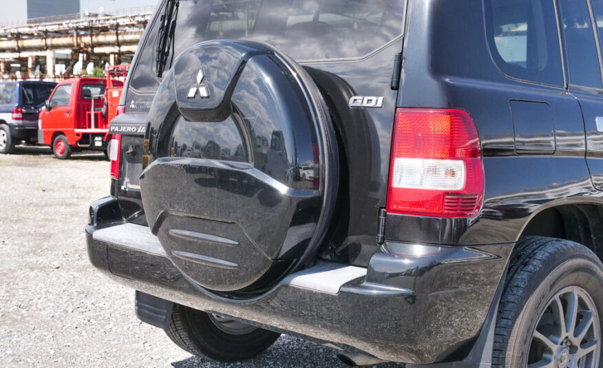 2001 Mitsubishi Pajero IO Rear Side View