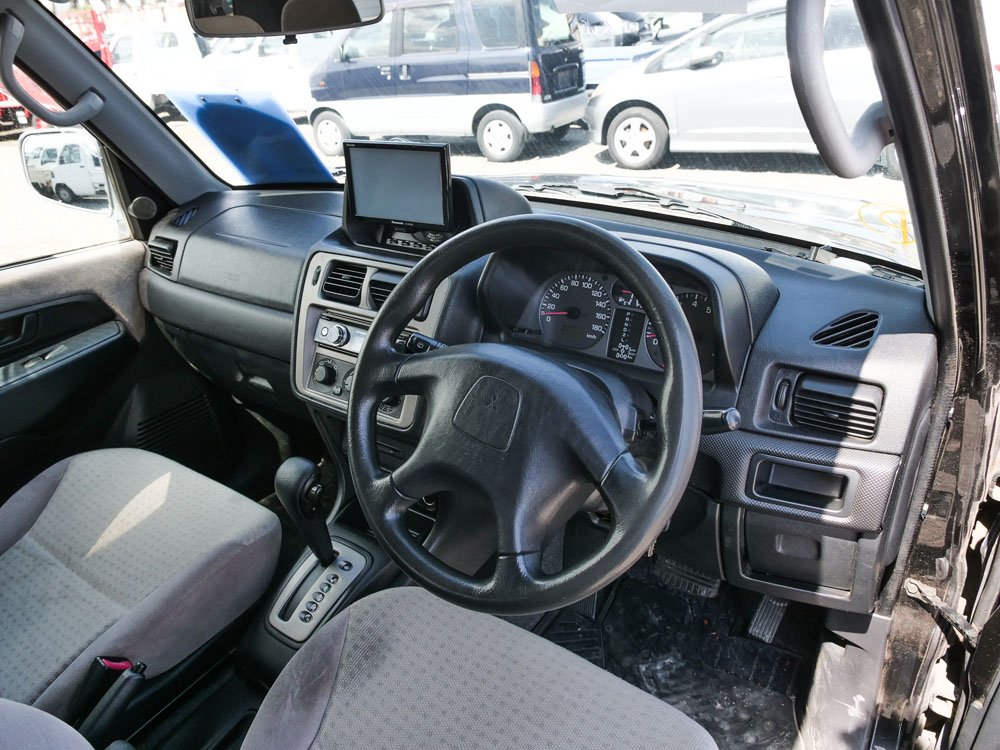 2001 Mitsubishi Pajero IO