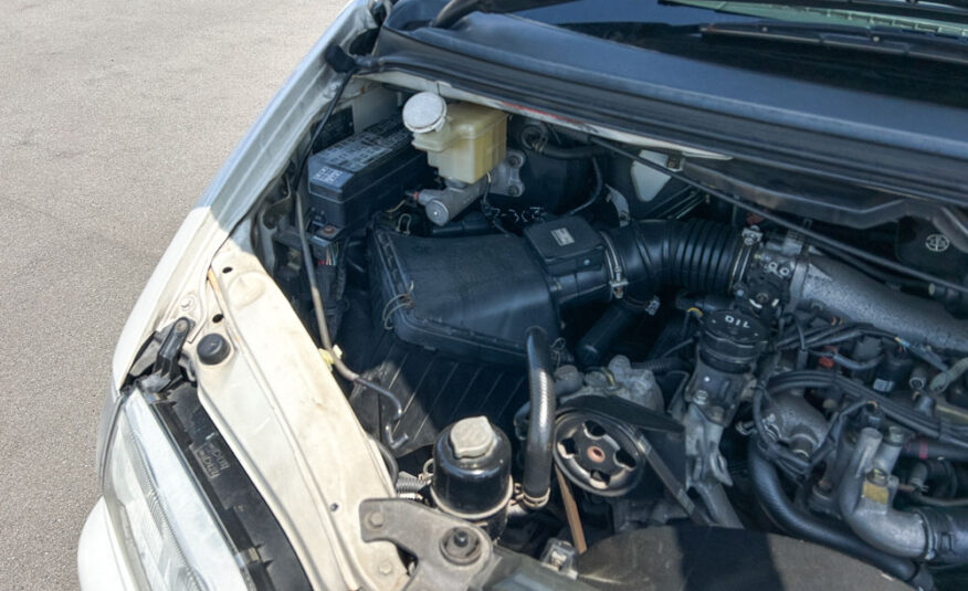 2000 Mitsubishi Delica Chamonix Engine View