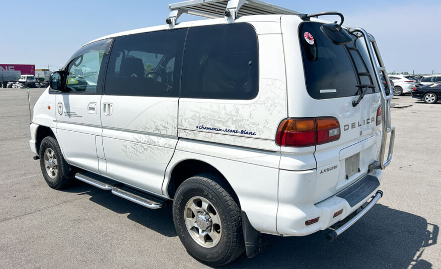 2000 Mitsubishi Delica Chamonix Left Side View