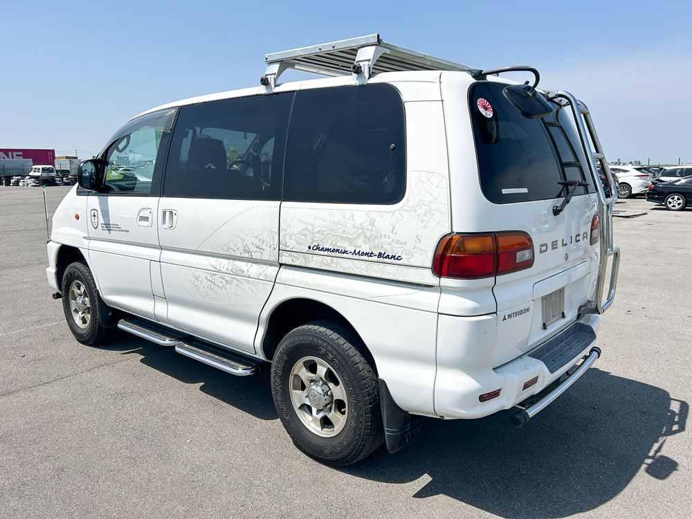 2000 Mitsubishi Delica Chamonix Left Side View