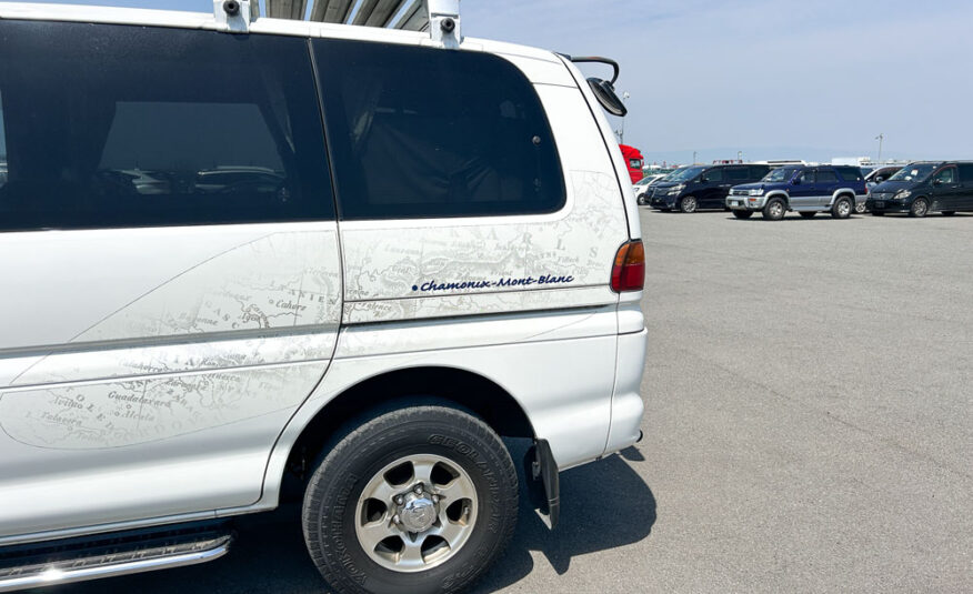 2000 Mitsubishi Delica Chamonix Left Side View