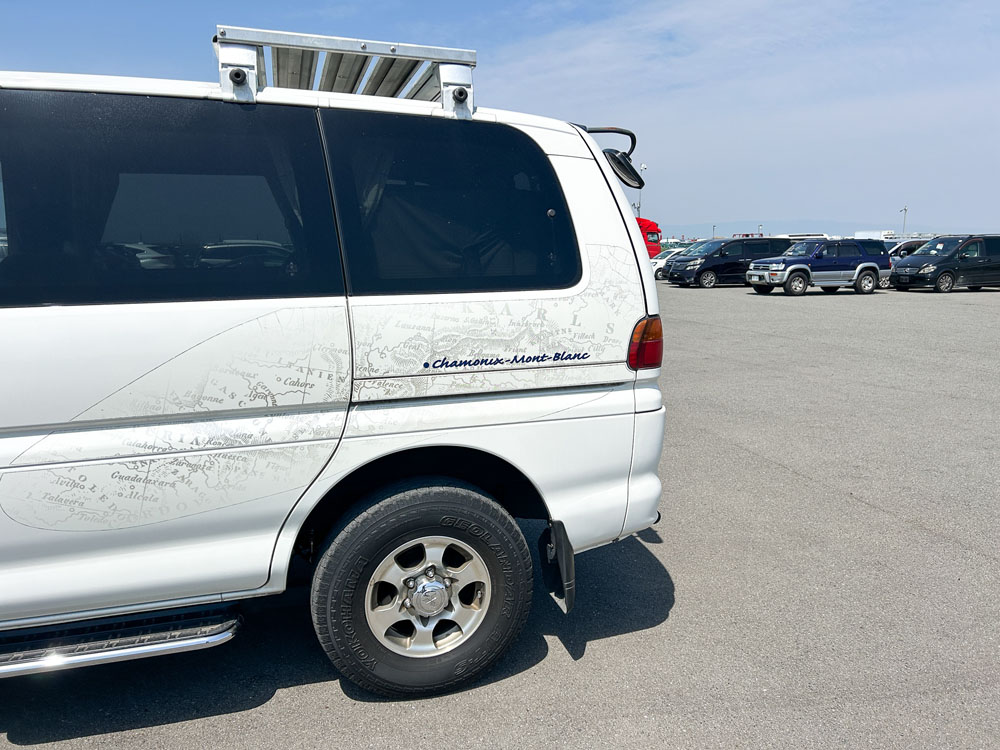 2000 Mitsubishi Delica Chamonix Left Side View