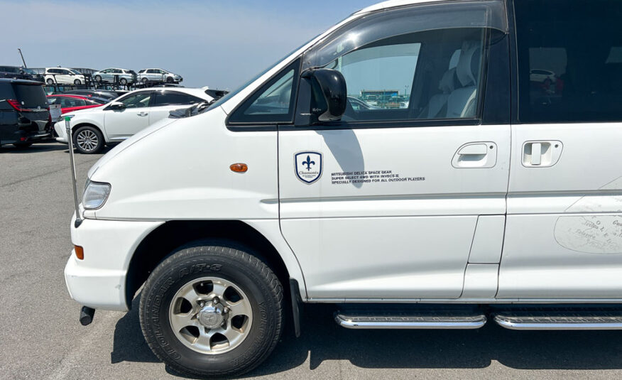 2000 Mitsubishi Delica Chamonix Left Side View