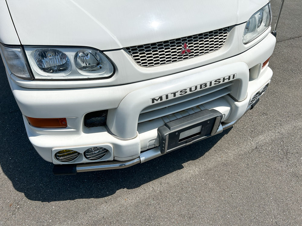 2000 Mitsubishi Delica Chamonix Front Side View