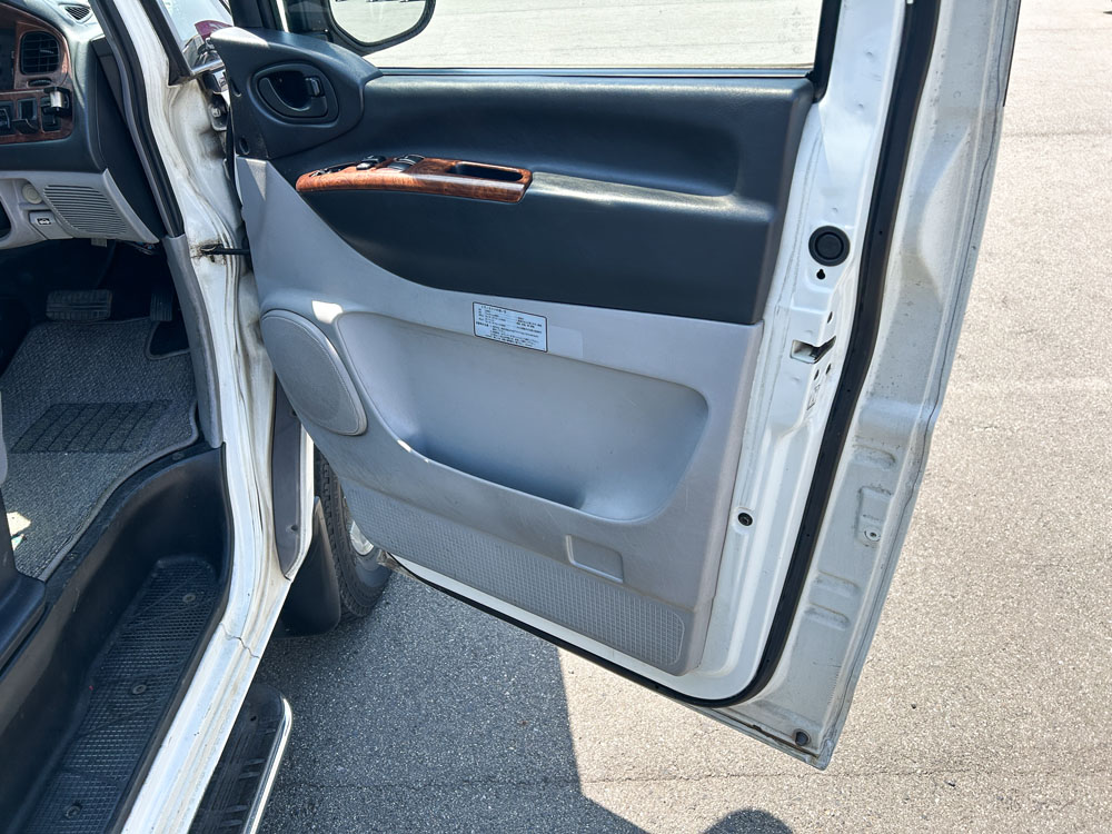2000 Mitsubishi Delica
