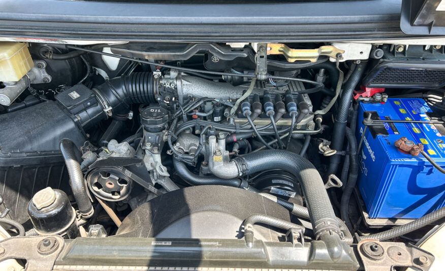 2000 Mitsubishi Delica Chamonix Engine View