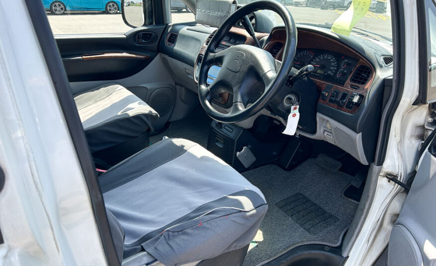 2000 Mitsubishi Delica
