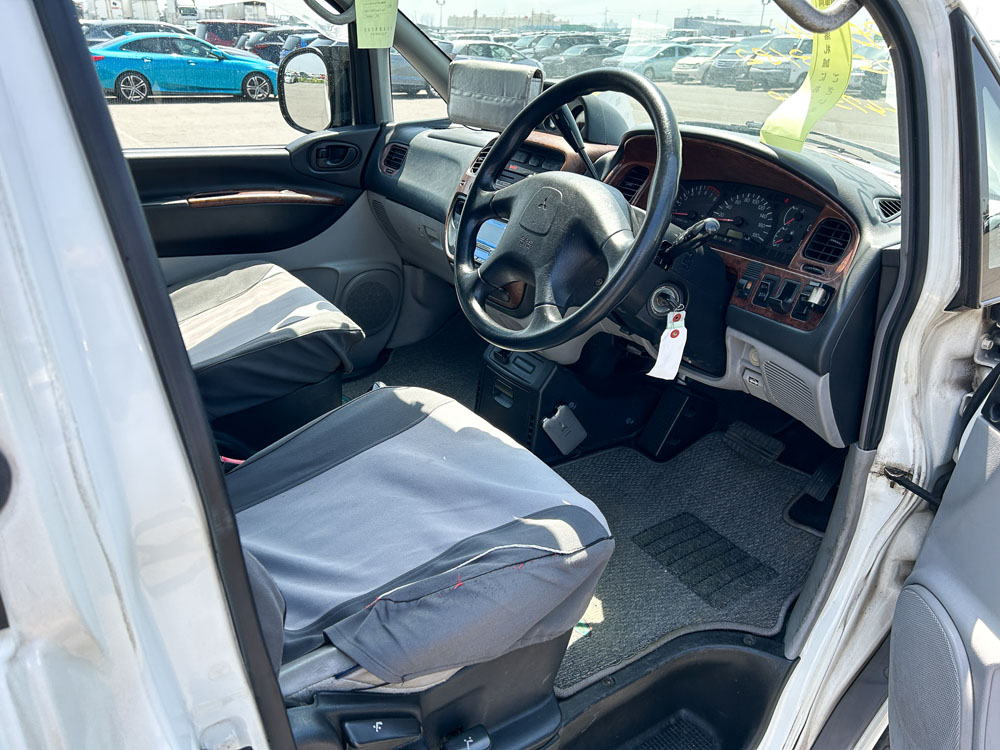 2000 Mitsubishi Delica