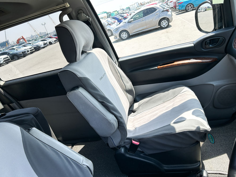 2000 Mitsubishi Delica