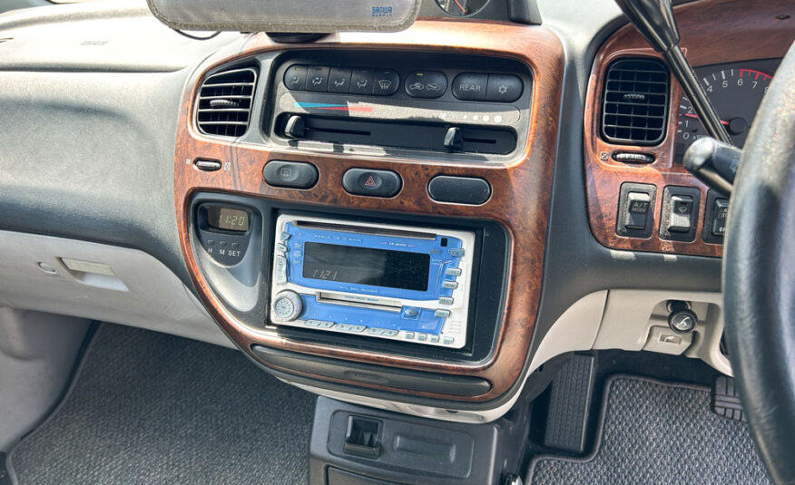 2000 Mitsubishi Delica