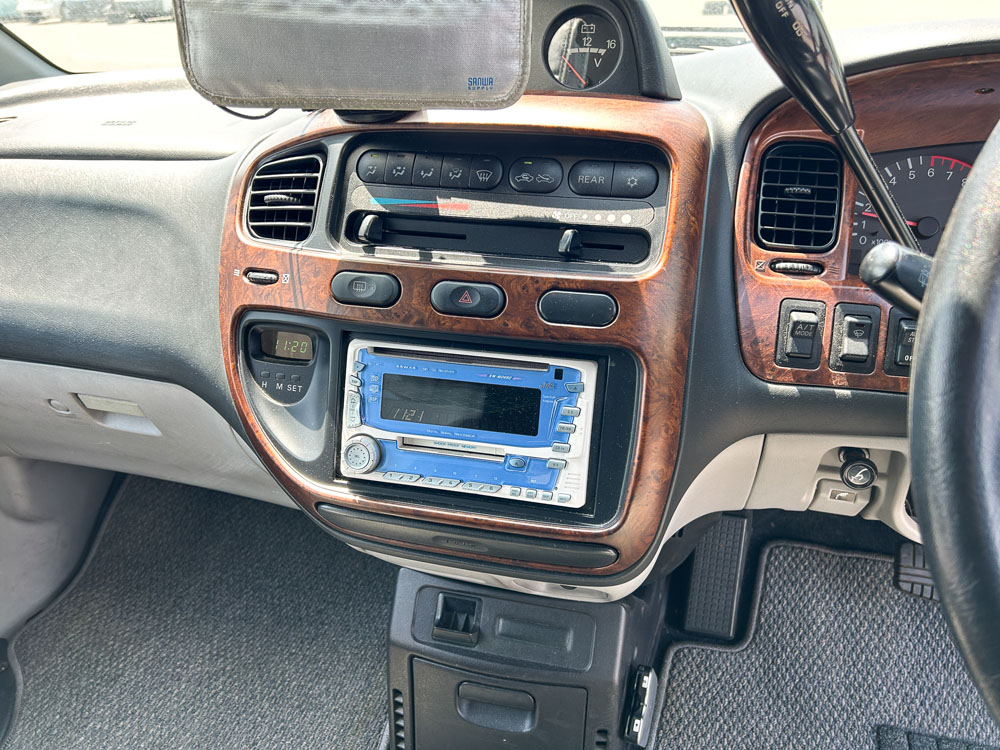 2000 Mitsubishi Delica