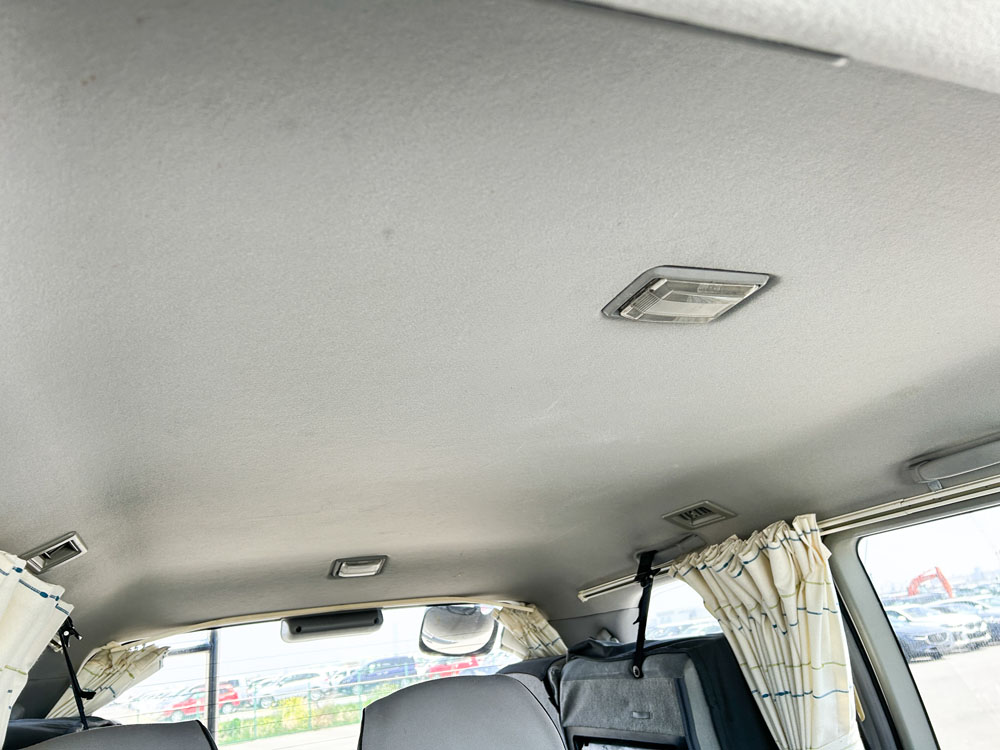 2000 Mitsubishi Delica