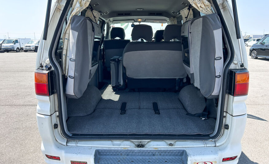 2000 Mitsubishi Delica