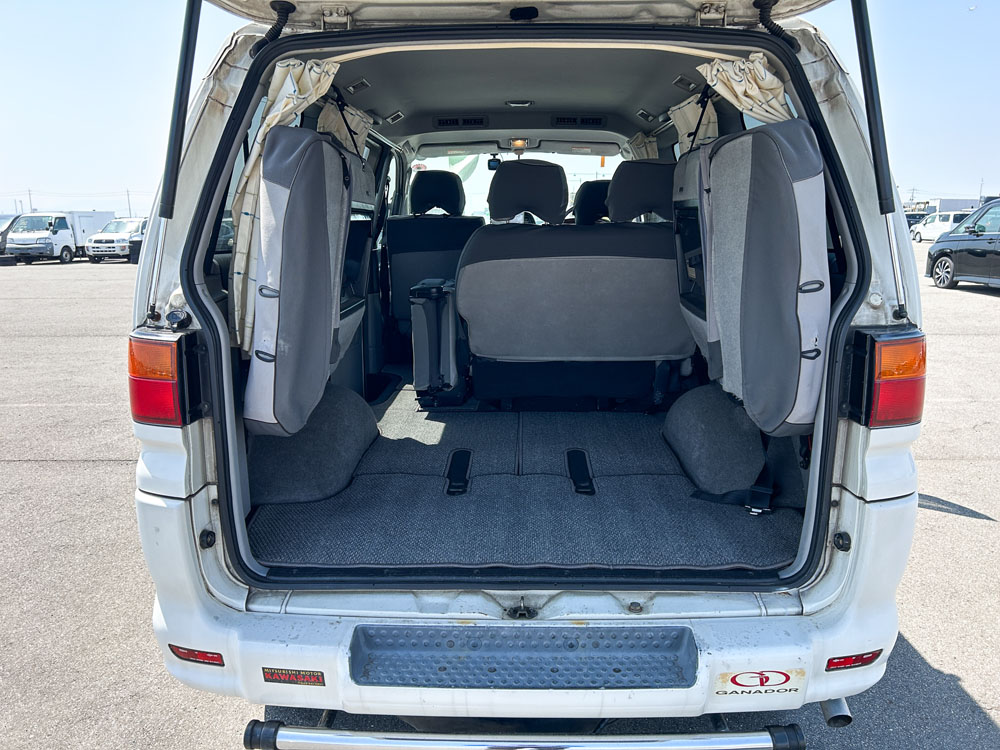 2000 Mitsubishi Delica