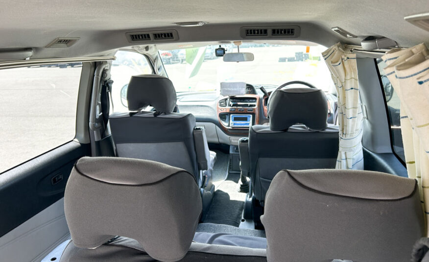 2000 Mitsubishi Delica