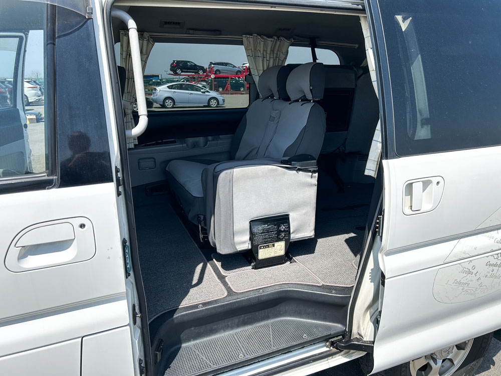 2000 Mitsubishi Delica