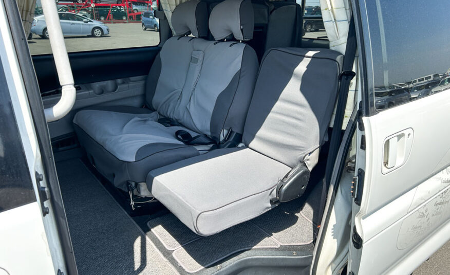 2000 Mitsubishi Delica