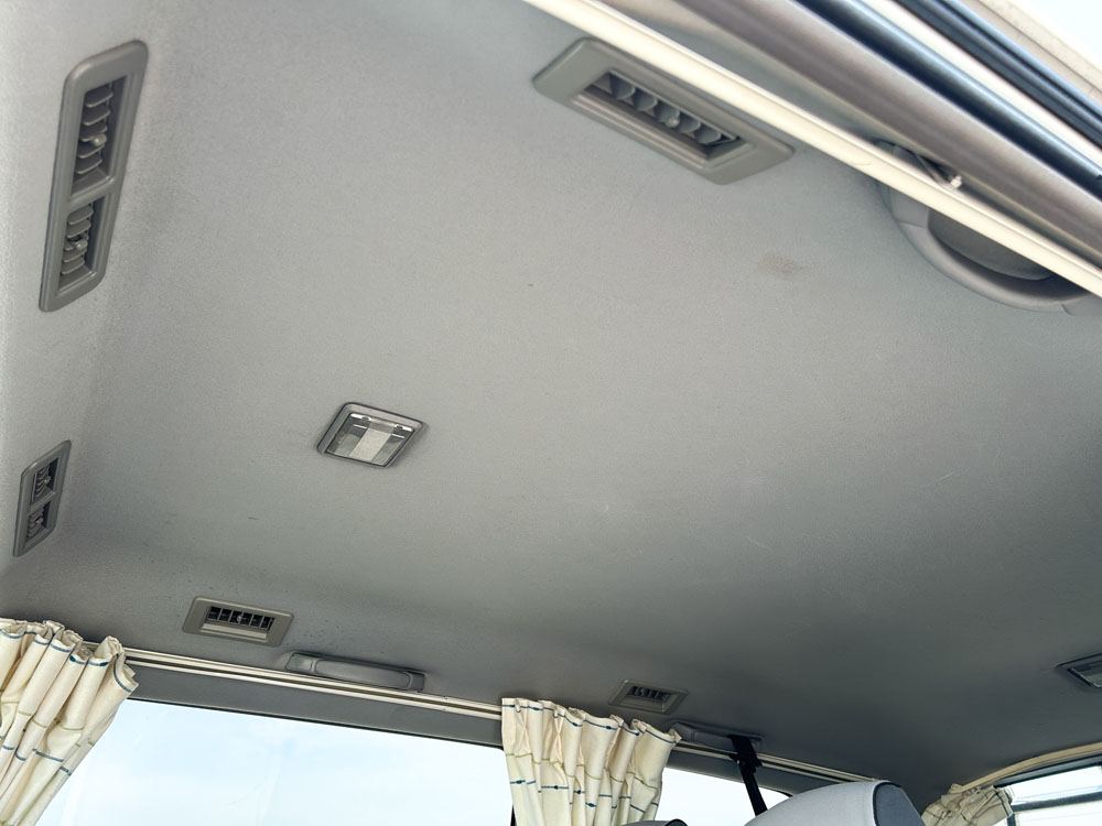 2000 Mitsubishi Delica