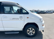 2000 Mitsubishi Delica Chamonix Right Side View
