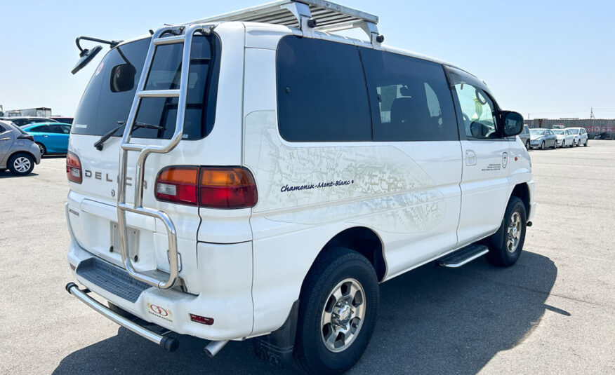 2000 Mitsubishi Delica Chamonix Rear Side View