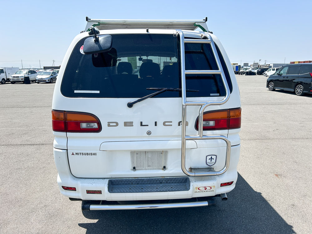 2000 Mitsubishi Delica Chamonix Rear Side View