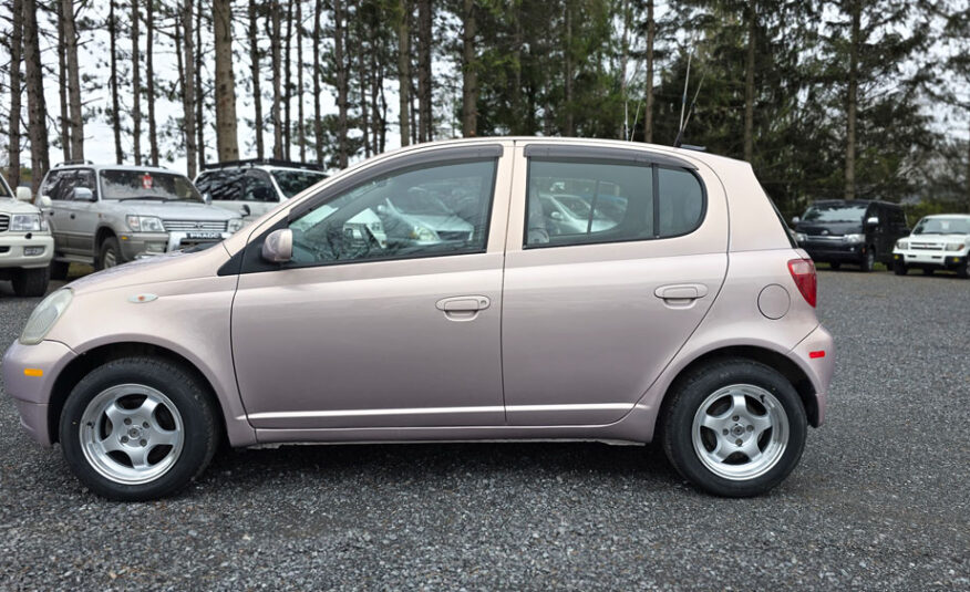 2000 Toyota Vitz Pink - Toyota Echo Pink Vue Côté Gauche